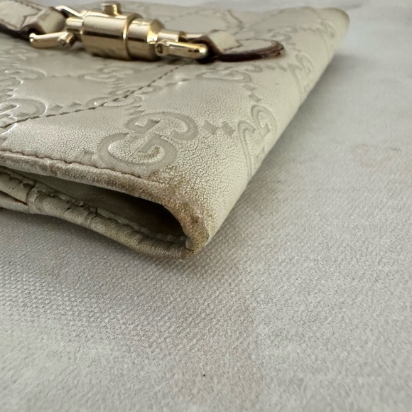 Gucci Guccissima Ivory Leather GG Logo BiFold Wallet, Gold Piston Closure - Picture 11 of 14